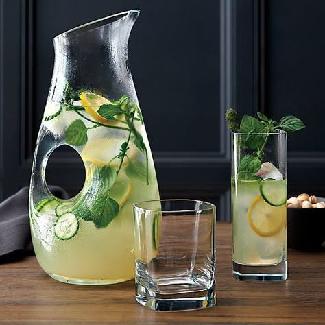 7 Pitchers You Need This Summer (and Perfect Batch Drinks to Fill Them) Drink Pitcher, Smink Inspiration, Glass Carafe, Old Fashioned Glass, Cool Kitchen Gadgets, Glass Pitchers, Modern Glass, Kitchen Items, Kitchen Stuff