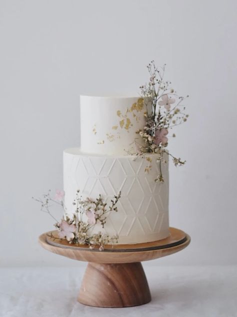 Small Wedding Cakes, Elegant Birthday Cakes, Shower Inspiration, Simple Wedding Cake, Engagement Cakes, Gold Cake, Classic Cake, White Wedding Cake, Elegant Wedding Cakes