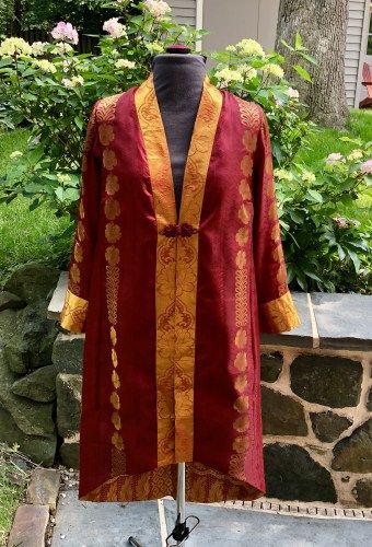 Silk Sari TRJ How To Make A Sari Dress, Dresses Made From Sari Fabric, Sari Upcycle Ideas, Recycled Sari Silk Projects, Upcycled Sari Ideas, How To Sew A Sari Blouse, Repurpose Kimono Silk, Katan Saree, Dulhan Mehndi Designs