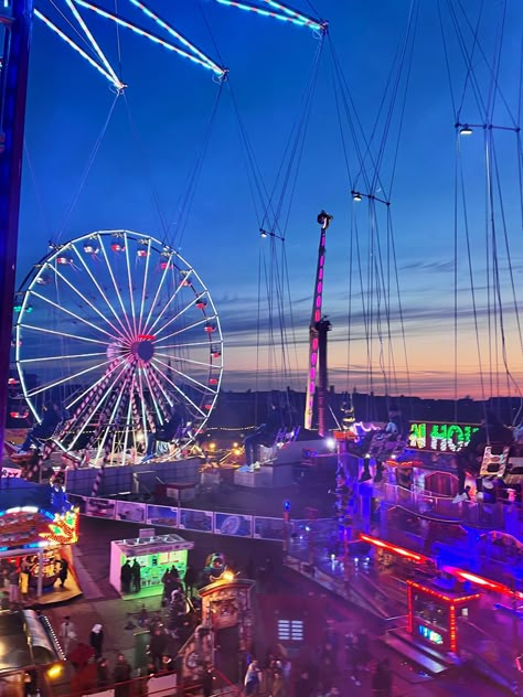 Fun Fair Images, Friends Festival Aesthetic, Fair At Night Aesthetic, Fair Rides At Night, Fairs At Night, Funfair Aesthetic Night, Fair Date Aesthetic, Fair Aesthetic Night, Fun Fair Aesthetic