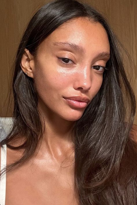 Glow With Ava, No Makeup Bare Face, No Makeup Clear Skin, Effortless Beauty Aesthetic, Bare Face Aesthetic, Bare Face Beauty, Low Visual Weight Makeup, Sculpted Face, No Make Up