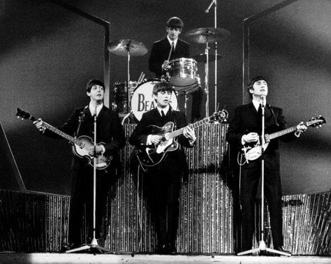 The Beatles at London Palladium, Oct. 1963 The Beatles Live, Beatles Guitar, Beatles Wallpaper, Beatles Music, The Ed Sullivan Show, With The Beatles, Greatest Rock Bands, Beatles Songs, Love Me Do