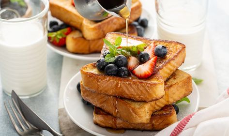 Recipe: Lactose-Free French Toast & Berries Crispy French Toast, Roti Panggang, Patisserie Vegan, French Bread French Toast, Eggnog French Toast, Pembuat Roti, Best French Toast, Make French Toast, Cinnamon French Toast