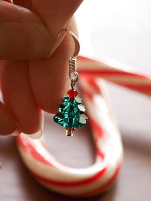 Cook~Love~Craft: Swarovski Christmas Tree Earrings- Step by Step Guide Diy Christmas Earrings, Swarovski Christmas Tree, Christmas Jewelry Diy, Swarovski Christmas, Jewelry Christmas Tree, Tree Earrings, Christmas Tree Earrings, Christmas Bead, Swarovski Crystal Beads