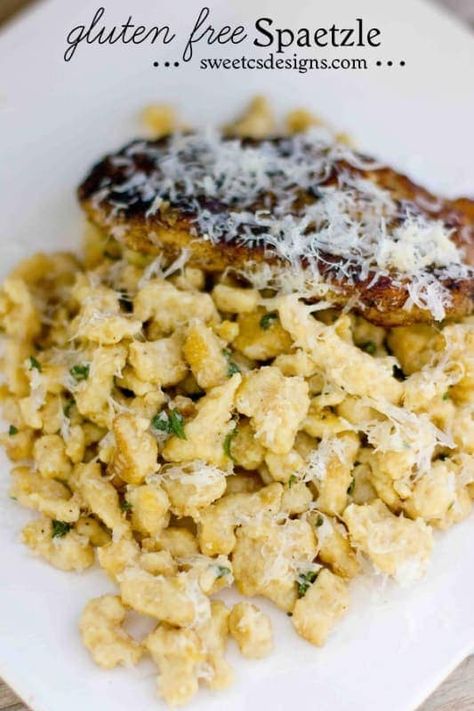 Gluten Free Spaetzle Recipe, Oktoberfest Recipes, German Dumplings, Oktoberfest Menu, Fiber Recipes, Oktoberfest Food, Bean Flour, Sliced Bread, Delicious Gluten Free Recipes