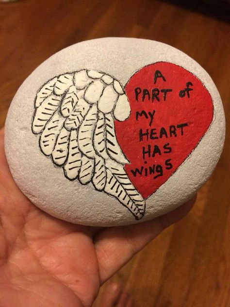 Rest In Peace Painting Ideas, Memorial Stone Quotes, Rock Painting In Memory Of, Painted Rocks For Memorial Garden, In Memory Of Rock Painting Ideas, Sympathy Painted Rocks, Heart Painted Rocks Ideas, Rock Painting Memorial Ideas, Greif Painting