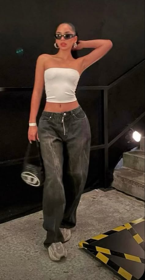 Small Top Big Pants Outfit, Look Kylie Jenner, Big Pants, Fits Inspo, Causual Outfits, Streetwear Fashion Women, Mode Inspo, Cute Everyday Outfits, Basic Outfits