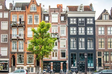 Amsterdam Living, Amsterdam Apartment, Apartment Exterior, Gravity Home, Amsterdam Houses, Aesthetic Apartment, Amsterdam Canals, Nordic Tattoo, Row House