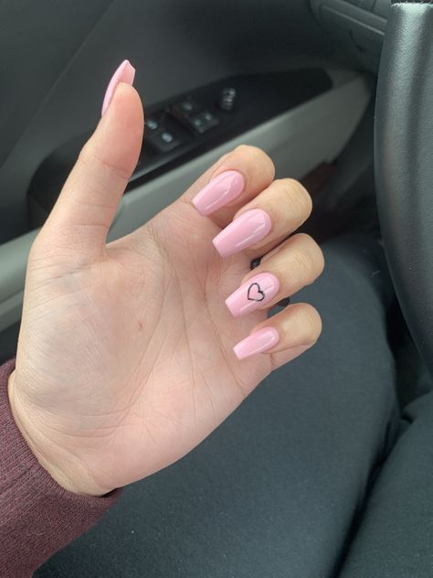 Pink Nails With Heart Design Coffin, Light Pink Nails With Black Heart, Valentines Day Nails Ideas Short, Pink Nails Black Heart, Pink Acrylic Nails With Heart, Pink Nails With Black Heart, Black And Pink Heart Nails, Pink And Black Valentines Day Nails, Valentines Day Nails Coffin Pink