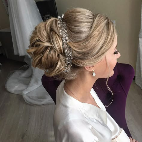 Beautiful Wedding Hairstyles for Long Hair - Bride Hairstyle Designs Bride Hairstyles For Long Hair, Diy Wedding Hair, Bridal Hair Inspiration, Best Wedding Hairstyles, Long Hair Wedding Styles, Bride Hair Accessories, Hair Images, Wedding Updo, Wedding Hairstyles For Long Hair