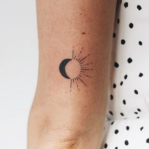 75 Suuuuuuuper Tiny Tattoos That Even Your Grandma Will Approve Of Astronomical Tattoo, Tattoos Nature, Sun And Moon Tattoo, Tattoo Diy, Tattoos Matching, Hamsa Tattoo, Shape Tattoo, Handpoke Tattoo, Moon Tattoo Designs