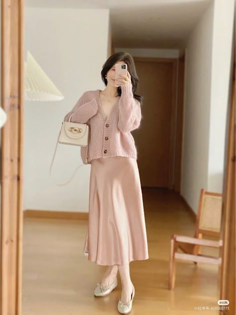 Old Money Chic, Old Money Coquette, Soft Feminine Outfits, Look Office, Girls Dress Outfits, Modesty Outfits, Ootd Dress, Feminine Outfits, Soft Feminine