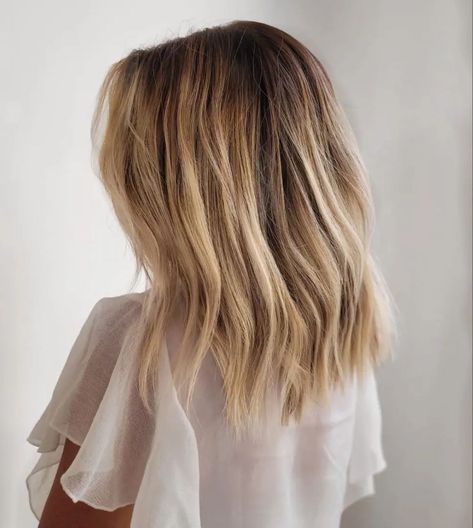 Warm Blonde Balayage with Natural Roots Brown Roots Blonde Hair Medium Length, Butter Blonde Hair Dark Roots, Golden Blonde Hair Shadow Root, Warm Blonde Dark Roots, Golden Blonde Hair With Dark Roots Ombre, Brown And Blonde Ombre, Dishwater Blonde, Natural Blonde Balayage, Ombre Hair Ideas