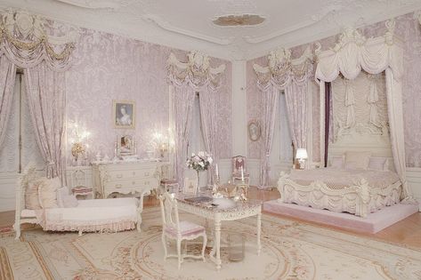 Marie Antoinette Room, Royal Bedroom Princesses, Coquette House Exterior, Marie Antoinette Aesthetic Bedroom, Victorian Bedroom Pink, Big Pink Bedroom Aesthetic, Pink Victorian Room Aesthetic, Pink Palates Princess Room, Big Coquette Bedroom