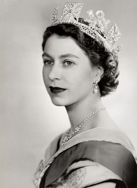 The Queen of England, Queen Elizabeth II.                                                                                                                                                     More Princesa Elizabeth, Young Queen Elizabeth, Rainha Elizabeth Ii, Queen Alexandra, Reine Elizabeth Ii, Reine Elizabeth, Estilo Real, Elisabeth Ii, Princess Elizabeth