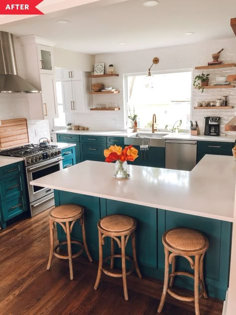 Teal Kitchen Cabinets, Teal Cabinets, Dated Kitchen, Turquoise Kitchen, Teal Kitchen, Blue Cabinets, New Cabinet, Kitchen Design Ideas, Blue Kitchens