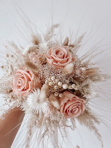 Dried flower bouquet Boho Bride Pink Material: preserved roses, gypsophila, pampas and dried flowers Care: Require no water and no care. Years of durability. Colors: white, beige, pink Since these are natural products, the color, shape and size may vary from the product images. Pink Dried Flower Bridal Bouquet, Light Pink Boho Wedding, Wedding Bouquets Rose Gold, Pink And White Pampas Decor, Rosé Wedding, Rose Gold Wedding Dress The Bride Blush Pink Bridal Bouquets, Wedding Rose, Boho Bridal Party, Rose Gold Wedding Colors