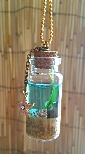 Mini Glass Bottle Crafts Resin, Ocean Bottle Craft, Ocean In A Bottle Craft, Ocean In Bottle, Mini Glass Bottle Crafts, Mini Bottle Crafts, Bottle Charms Diy, Ocean In A Jar, Mini Bottle Art