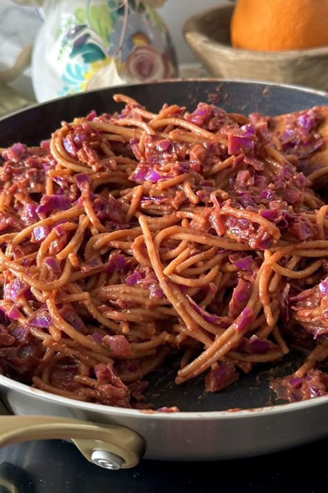 Red Cabbage Ragu Red Cabbage Pasta, Red Cabbage Vegan Recipes, Raw Cabbage, Red Cabbage Recipes, Ragu Recipe, Steak And Mushrooms, Vegan Living, Vegan Parmesan, Yummy Pasta Recipes