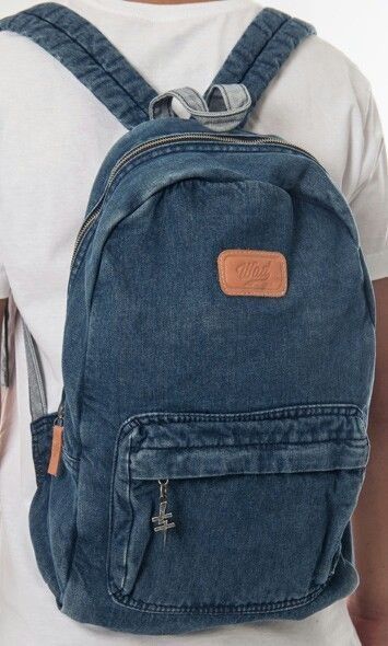 Denim Display, Mochila Jeans, Jeans Refashion, Denim Scraps, Jeans Backpack, Jean Backpack, Denim Backpack, Blue Jeans Crafts, Denim Tote Bags