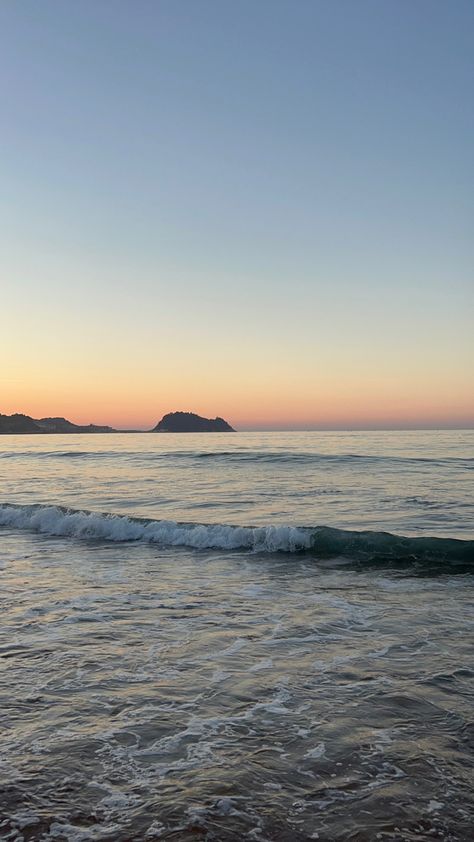 Zarautz beach, basque country! Basque Country Aesthetic, 2025 Manifestation, Basque Country, Salou, San Sebastian, Bilbao, Safe Place, Aesthetic Backgrounds, Summer 2024