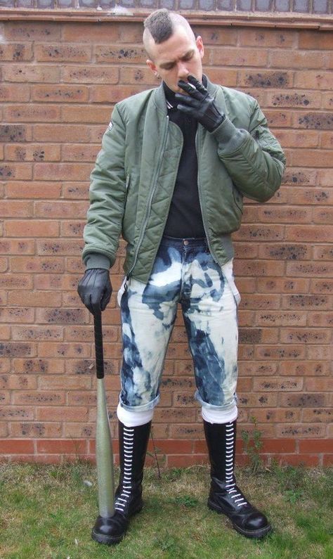 Punk Guys, Skinhead Boots, Skinhead Fashion, Punk Scene, Estilo Punk, Biker Leather, Boys Sneakers, Leather Gloves, Boots Men