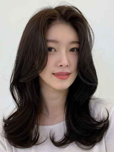 Layered Medium Hair With Side Bangs (Build Perm) Korean Perm Short Hair Mid Length, Digital Perm Short Hair, Soft Curls For Medium Hair, Asian Hair Perm, School Haircut, Korean Perm, Curls For Medium Length Hair, Digital Perm, Hair Perm