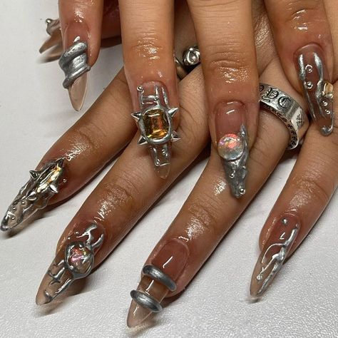 IG: finger_paints_nailart Chromatic Nails, Chunky Nails, Gothic Nail Art, Amazon Clothing Finds, Matcha Girl, Chrome Art, Finger Paints, Buff Nails, Clothing Finds