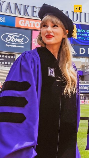 Graduate Wallpaper, Taylor Swift Lockscreen, Swift Facts, Taylor Swift Facts, Bonnie N Clyde, Entertainment Tonight, Swift 3, Taylor Swift Wallpaper, Famous Girls