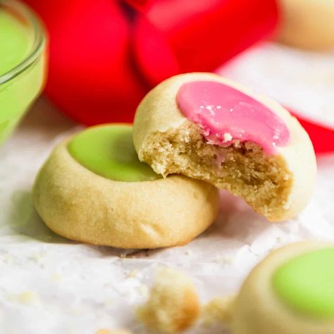 These gorgeous iced thumbprint cookies are easy to make. They boast a vanilla flavor and pair crumbly cookies with sweet, colored icing. Iced Thumbprint Cookies, Easy Easter Baking, Christmas Cookie Icing, Chocolate Chip Cookie Dough Dip, Festive Dessert Recipes, Lemon Blueberry Cookies, Raspberry Cheesecake Cookies, Fast Easy Desserts, Almond Biscotti Recipe