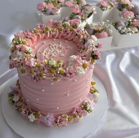 Cake With Pink Flowers, Bakery Aesthetic, 15th Birthday Cakes, Aesthetic 80s, 13 Birthday Cake, Vintage Birthday Cakes, Making Cakes, 21st Birthday Cakes, Pink Birthday Cakes