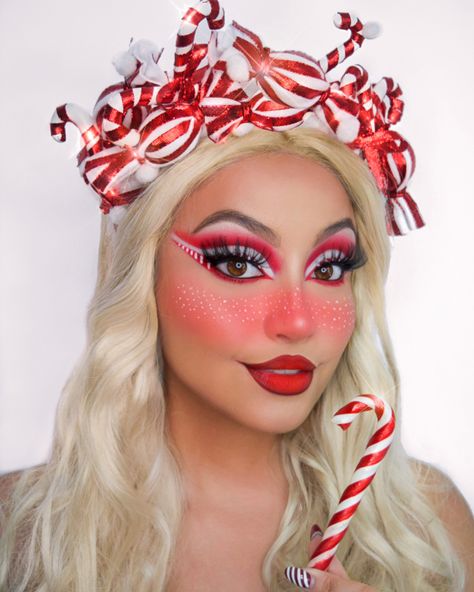 Candy Cane Makeup, Christmas Makeup Ideas, Xmas Makeup, Christmas Eye Makeup, Candy Makeup, Christmas Makeup Look, Holiday Makeup Looks, Queen Makeup, Elf Makeup