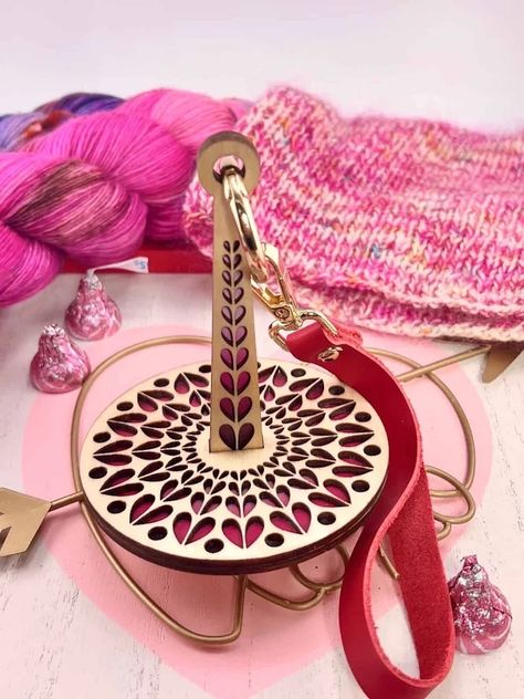 Portable Yarn Holder - Crochet while walking! Yarn Winder, Yarn Organization, Yarn Holder, Yarn Storage, Bamboo Yarn, Yarn Ball, Knit Or Crochet, Pink Heart, Leather Straps