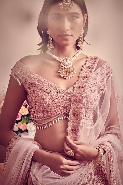 Blush Pink Lehenga, Pink Bridal Lehenga, Lehenga Blouse Designs, Gaun Fashion, Pink Lehenga, Geometric Embroidery, Lehenga Blouse, Ghagra Choli, Pink Bridal