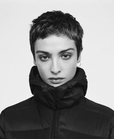 Woman Shaved Hairstyles, Razor Pixie Haircut, Long Buzzcut Women, Outgrown Buzzcut, Female Buzzcut, French Pixie Haircut, Ultra Short Hair, Buzzed Hair, Really Short Hair