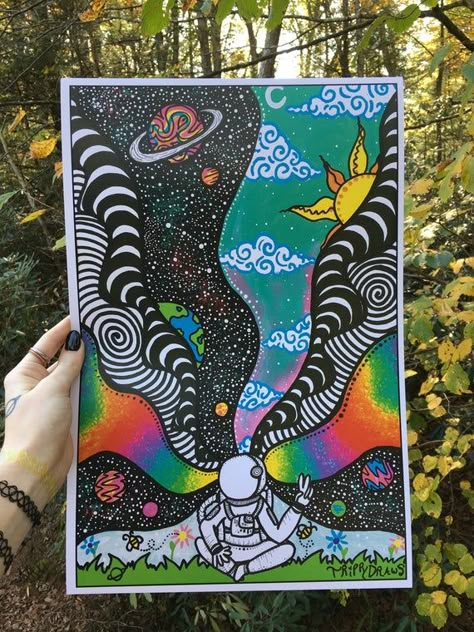 astronaut print Wallpaper Hippie, Art Trippy, Arte Doodle, Trippy Drawings, Art Hippie, Psychadelic Art, Trippy Painting, Japanese Tattoos, Hippie Painting