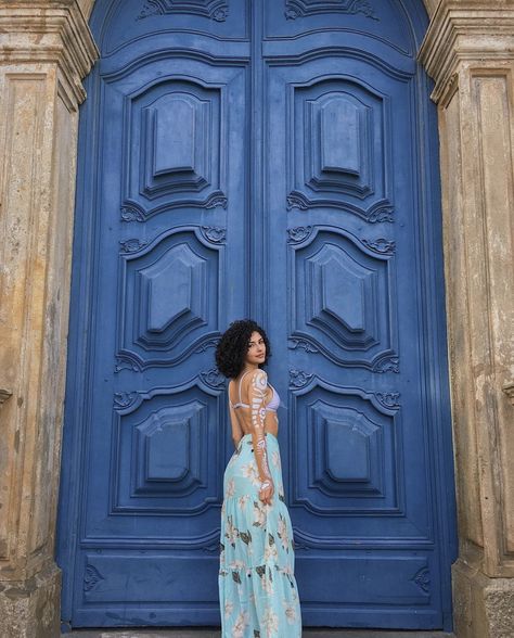 Door Poses Picture Ideas, Door Poses, Door Photoshoot, Travel Pose, Beach Instagram Pictures, Travel Pictures Poses, Photography Inspiration Portrait, Portrait Photography Women, Pondicherry