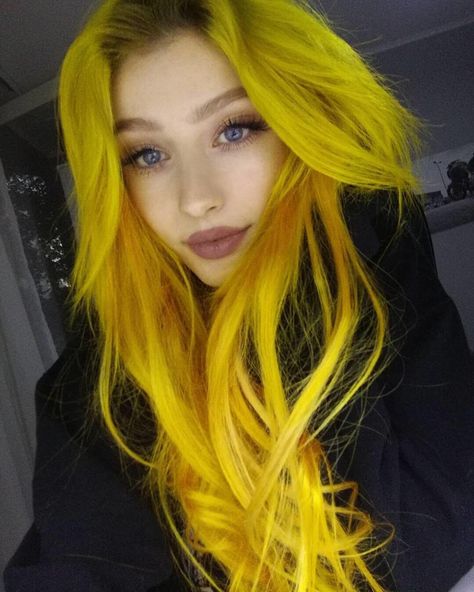 Yellow there, gorgeous! Can we just say @vanjajagnic is killin' it in Cosmic Sunshine?! 💛 ⠀⠀⠀⠀⠀⠀⠀⠀⠀ #yellowhair #yellowhairdontcare… Yellow Blonde Hair, Yellow Hair Color, Diy Hair Color, Hair Color Crazy, Hair Color Pastel, Hair Color Shades, Short Hair Color, Hair Color Blue, Yellow Hair