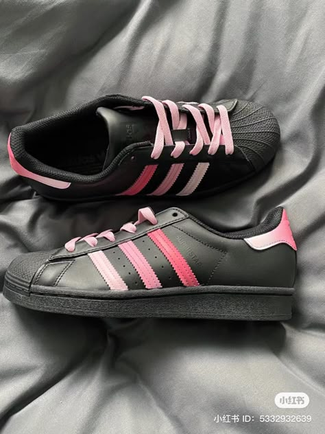 2000s Sneakers, Pink Adidas Shoes, 2000s Clothing, Superstar Shoes, Skater Shoes, Kicks Shoes, Superstars Shoes, Fresh Shoes, Cute Heels