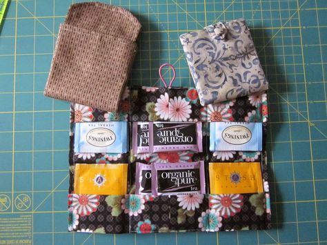 KB's Quilting Quest: Tea Wallet Tutorial  What a great gift idea! Diy Tea Wallet, Tea Quilt, Sewing Wallet, Wallet Pattern Free, Tea Wallet, Wallet Sewing Pattern, Tea Holder, Wallet Tutorial, Sewing And Quilting