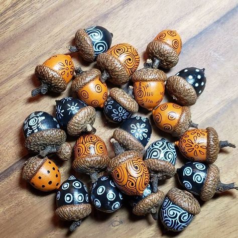 Pin by Kim Burgher Donaldson on Unclassified in 2022 | Acorn crafts, Fall crafts, Creative crafts Acorn Crafts Diy, Acorn Crafts For Kids, Acorn Ideas, Autumn Craft Ideas, Painted Acorns, Acorn Craft, Crafts For Fall, Thanksgiving Table Decor Ideas, Acorn Painting