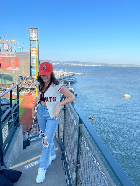 Baseball Game Outfit Women Jersey, Giants Game Outfit San Francisco, Women Baseball Jersey Outfit, San Francisco Giants Outfit Woman, Mlb Jersey Outfit Woman, Womens Baseball Game Outfit, Mlb Wife Outfits, Angels Game Outfit, Giants Game Outfit Women