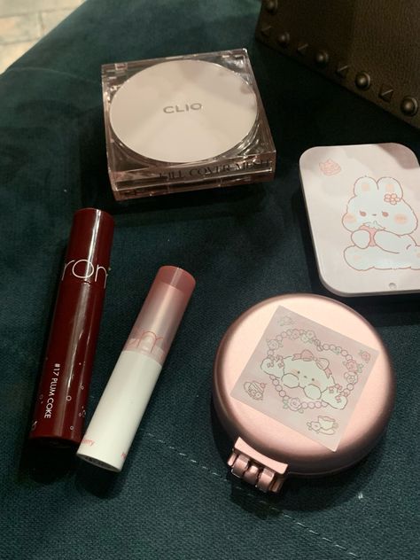 korean makeup products, clio, rom&nd tints, what’s in my bag, clio cushion, coquette Korean Makeup Products, Student Essentials, Korean Student, Fancy Makeup, In My Bag, Cute Notes, My Bag, Girly Stuff, Makeup Pouch