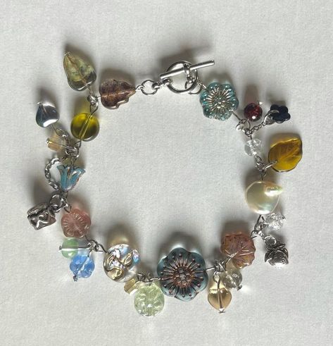 Clutter Necklace, Funky Rings, Preppy Jewelry, Fairy Necklace, Beads Bracelet Design, Funky Jewelry, Jewelry Outfit, Beaded Accessories, Cute Bracelets