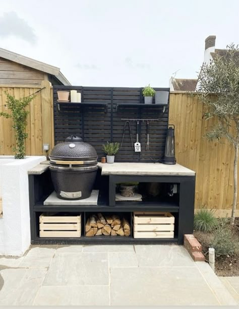 Bbq Tips, Pit Bbq, Outdoor Bbq Area, Outdoor Barbeque, Diy Bbq, Outdoor Kitchen Decor, Fire Pit Bbq, Outdoor Kitchen Plans, Outdoor Bbq Kitchen