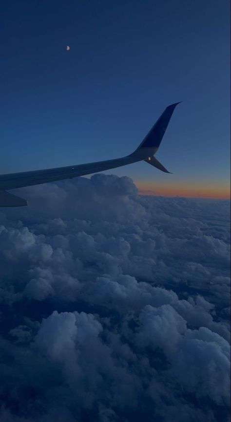 Sky Asethic, Airbus A350 Wallpaper, Blue 4k Wallpaper, Eiffel Tower Photography, Baby Blue Wallpaper, Airplane Wallpaper, Ocean Sky, Work Online, Abstract Iphone Wallpaper