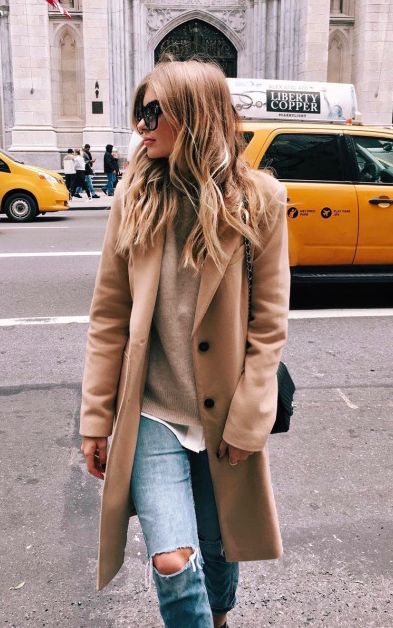 I N S T A G R A M @EmilyMohsie Mantel Outfit, Camel Coat Outfit, Silvester Outfit, Fall Fashion Coats, Best Winter Coats, Coat Outfit, Looks Street Style, Ținută Casual, Camel Coat