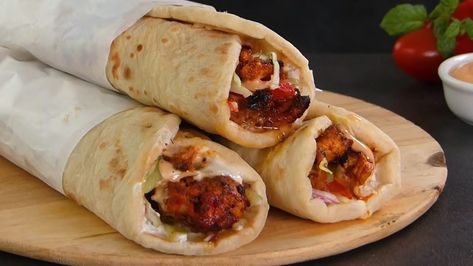 Chicken Shawarma is on the menu in Book recipe, and we are going to teach you how to make this delicious recipe from scratch! The post Chicken Shawarma Recipe appeared first on Recipe book. Chicken Tiffin Recipes, Swarma Chicken Recipe, Swarma Chicken Shawarma, Green Chutney Recipe, American Food Recipes, Chicken Kabob Recipes, Sauce Cocktail, Wraps And Sandwiches, Homemade Pita Bread