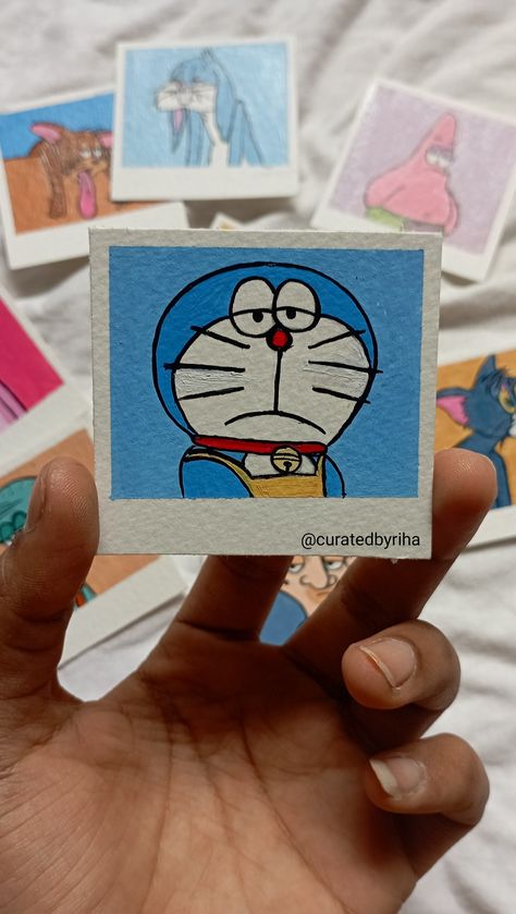 Doraemon cartoon polaroid series Drawing Ideas Easy Anime, Polaroid Drawing Ideas, Polaroid Drawing, Disney Canvas Art, Disney Canvas, Colorful Borders Design, Bond Paper Design, Drawing Ideas Easy, Cute Easy Doodles