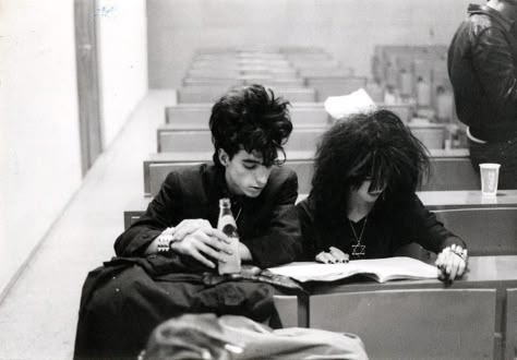 Goth Couple, Traditional Goth, Urban Tribes, 80s Goth, Siouxsie Sioux, Punk Culture, Goth Subculture, Goth Stuff, 90s Goth